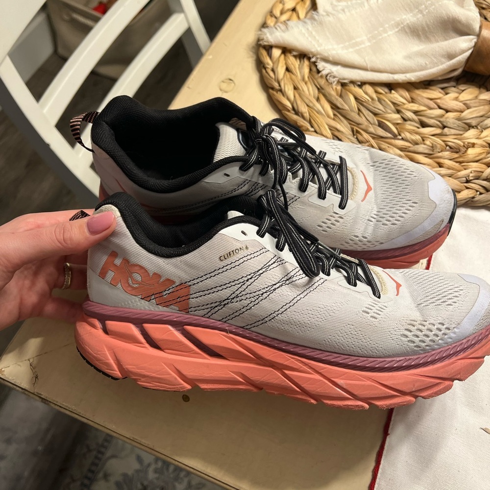 Hoka Clifton 6
